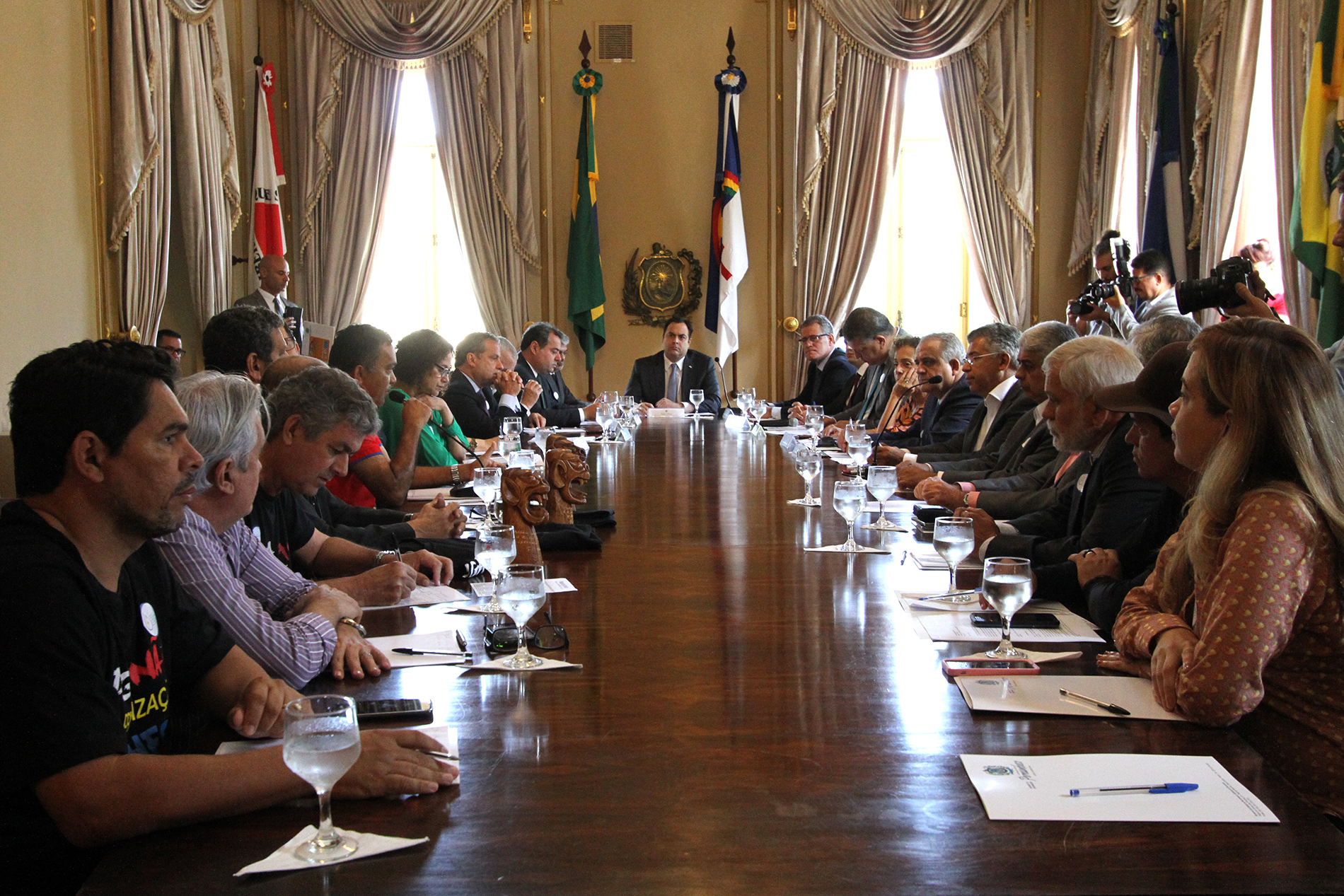 Governador de Pernambuco recebe movimento em defesa da Chesf