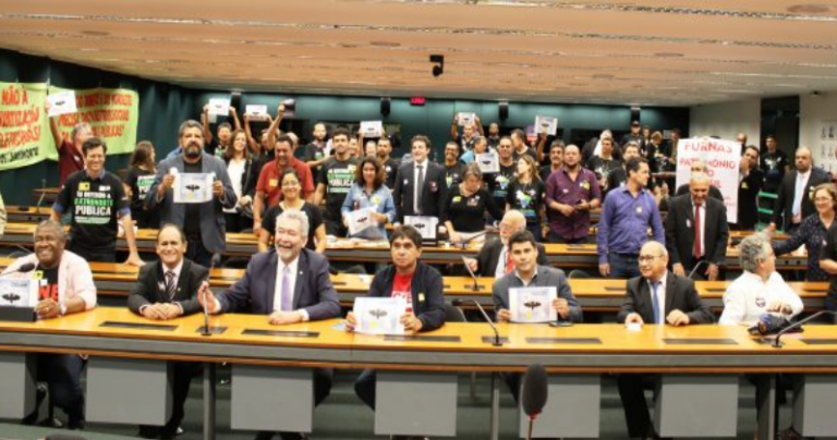 Frente Parlamentar é lançada ao coro de “se privatizar o Brasil vai apagar”