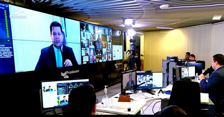 Senado aprova ajuda financeira em troca de congelamento de salários de servidores