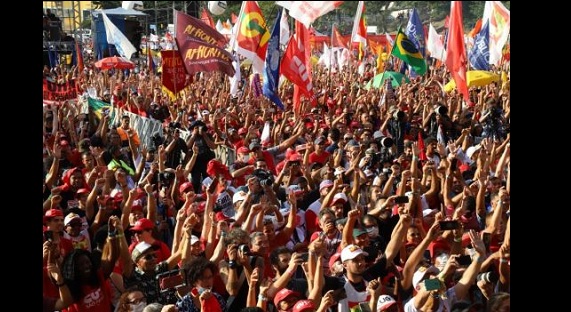 Trabalhadores enfrentam inflação alta e reajustes baixos, diz Dieese